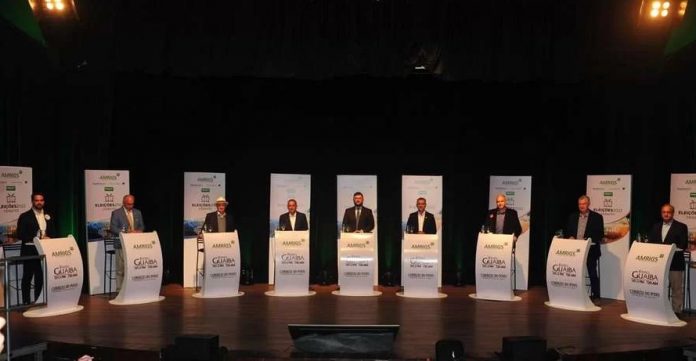 Oito postulantes à vaga ao Piratini responderam questão única na abertura do debate promovido pelo Correio do Povo, Rádio Guaíba e AMRIGS | Foto: Ricardo Giusti / CP