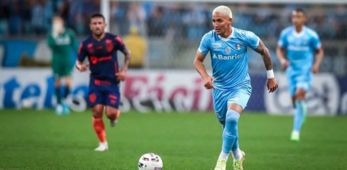 Jhonata Robert pode voltar a ser desfalque no Grêmio | Foto: Lucas Uebel / Grêmio FBPA / CP