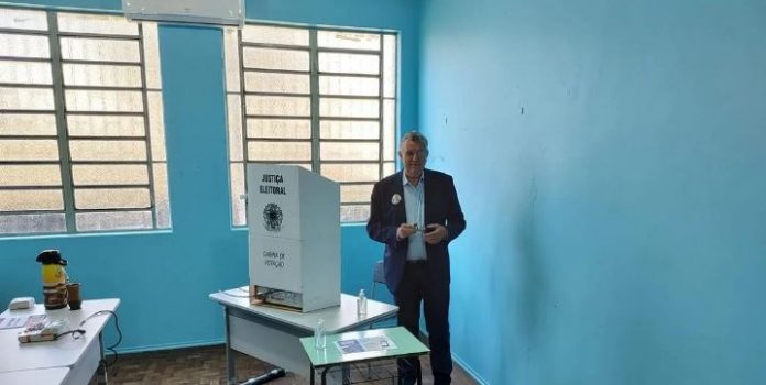 Heinze votou no centro de São Borja, no início desta tarde | Foto: Divulgação/CP