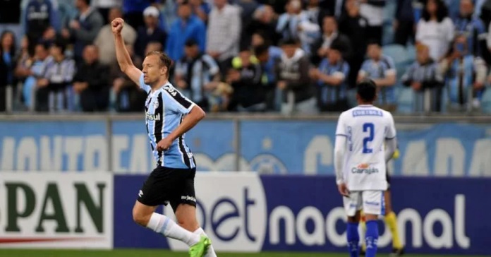 Lucas Leiva novamente marcou um gol pelo Grêmio | Foto: Mauro Schaefer/CP