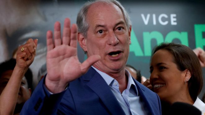 Após uma campanha com muitas críticas a Lula, Ciro Gomes e o PDT decidem apoiar candidatura petista.| Foto: Fernando Bizerra/EFE