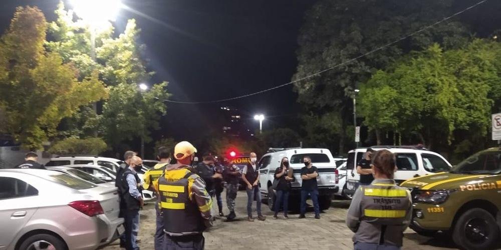 Fiscalização de Caxias do Sul prendeu e aplicou multas por aglomerações na noite passada | Foto: SMU Caxias do Sul / Divulgação / CP