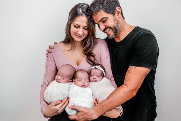 Mãe tem trigêmeos com 41 anos — Foto: Fabi Pandolpho e Suellen Ramos