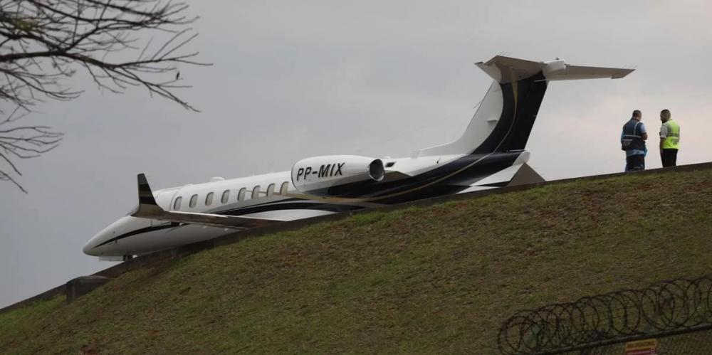 Aeronave parou apenas no fim da área de pouso | Foto: Renato Cerqueira / Futura Press / AE / CP