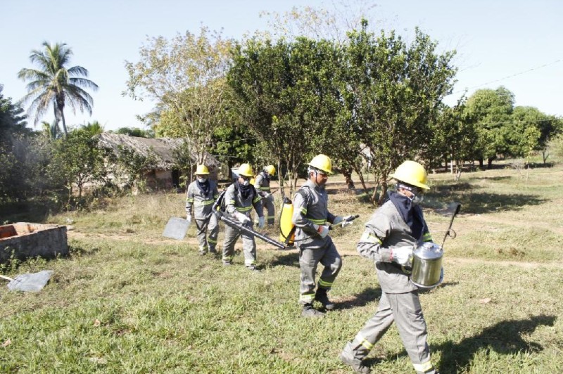 Bombeiros na Terra Indígena Tadariman - Foto por: Corpo de Bombeiros Militar de Mato Grosso