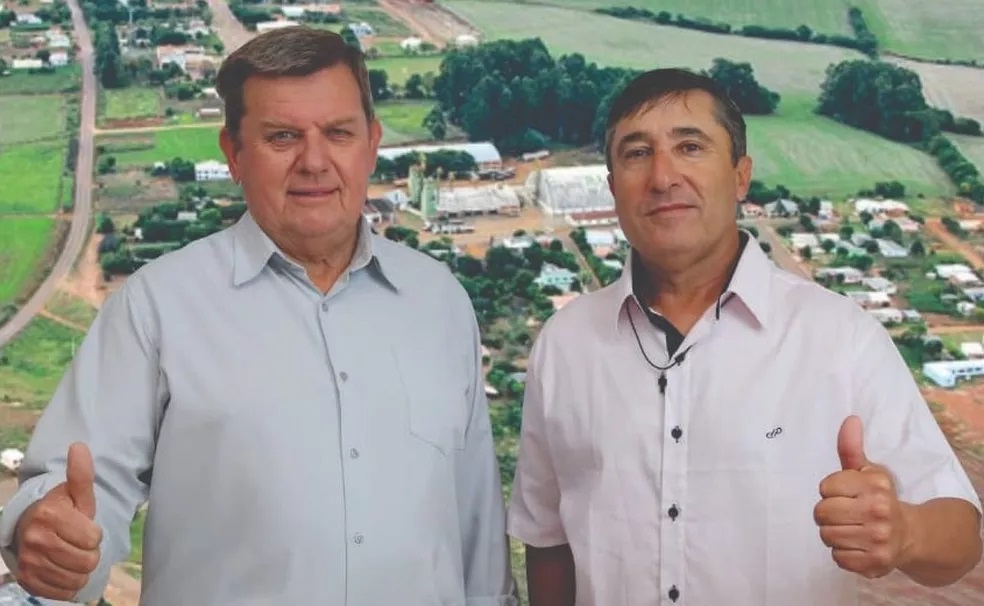 Prefeito de Capão do Cipó, Osvaldo Froner, e vice, Anselmo Fracaro Cardoso, em material de campanha — Foto: Divulgação