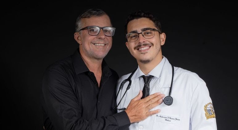 Filho de motoboy, Anderson está prestes a se formar em medicina, no fim deste ano FOTO: JEYANNFOTOGRAFIA