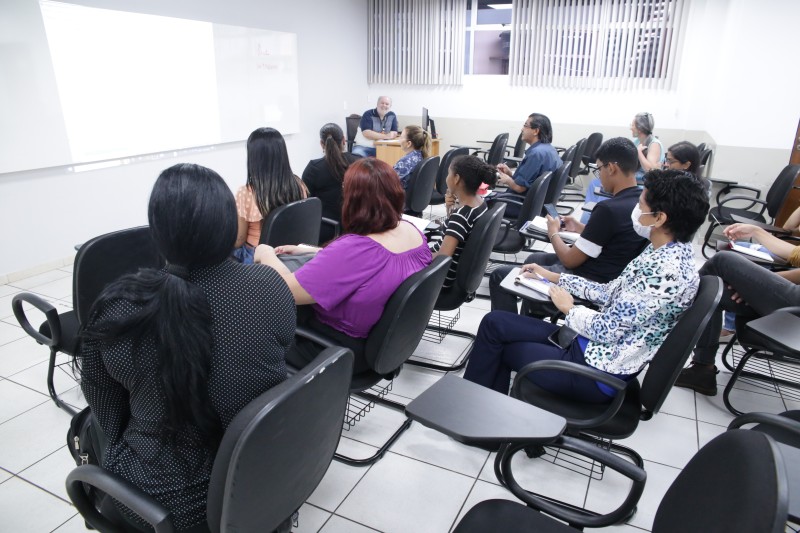 ELMT oferece “intensivão” de português e espanhol para o Enem nos dias 25, 26 e 27
