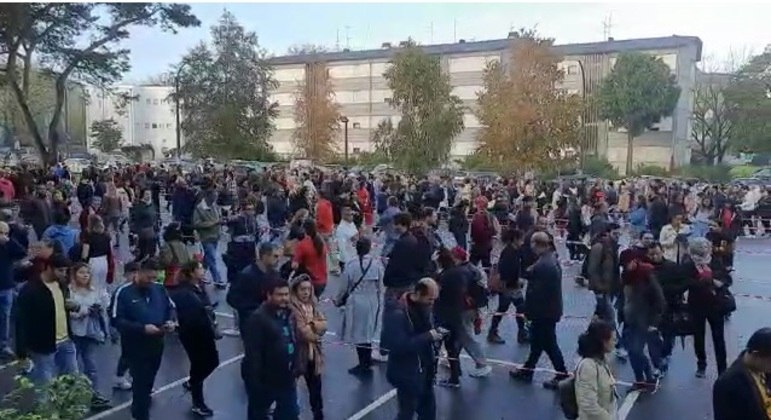 Eleitores brasileiros enfrentam filas para votar em Portugal e na Itália | Foto: TRE - DF / Reprodução / CP