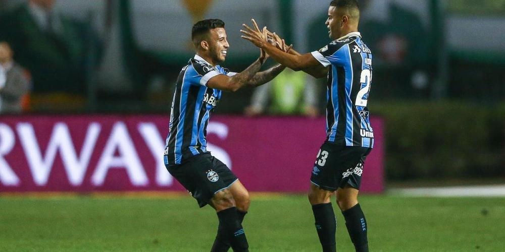 Matheus Henrique (à esquerda) é um dos pendurados do Grêmio para uma eventual final da Copa do Brasil | Foto: Lucas Uebel / Grêmio / Divulgação / CP