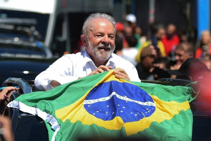 Notícia de suposto infarto do presidente eleito é falsa. Depois das eleições, Lula está descansando com a esposa, Janja, na Bahia