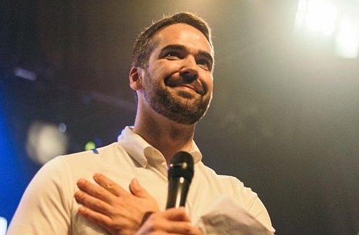 “A recondução vem carregada de expectativas e esperanças”, afirma o governador reeleito em entrevista exclusiva à Rádio Independente