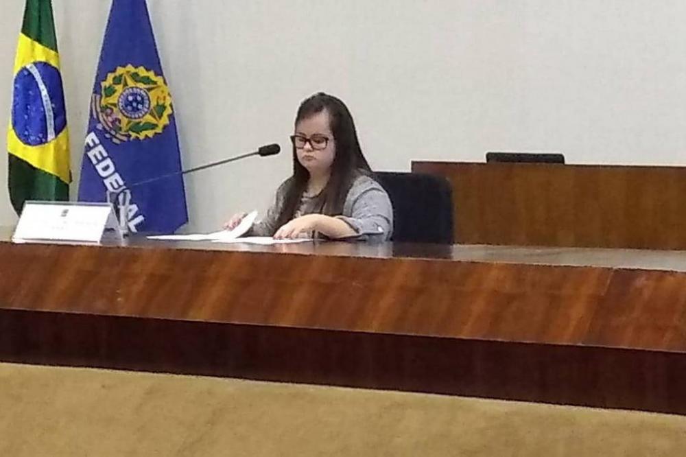 A fisioterapeuta Luana Rolim de Moura (PP), 26, que tem síndrome de Down, foi empossada vereadora em Santo Ângelo, no Rio Grande do Sul - Maria Lúcia de Moura/ Arquivo Pessoal