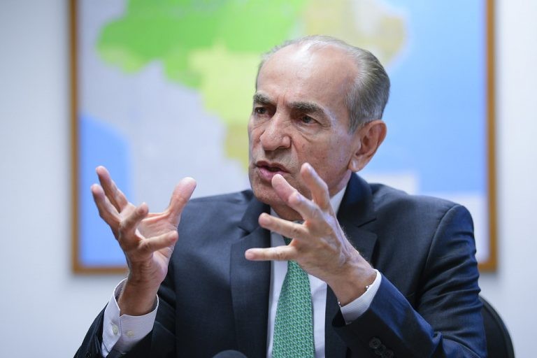  Marcelo Castro defende um compromisso da sociedade com os mais carentes - (Foto: Pedro França/Agência Senado)