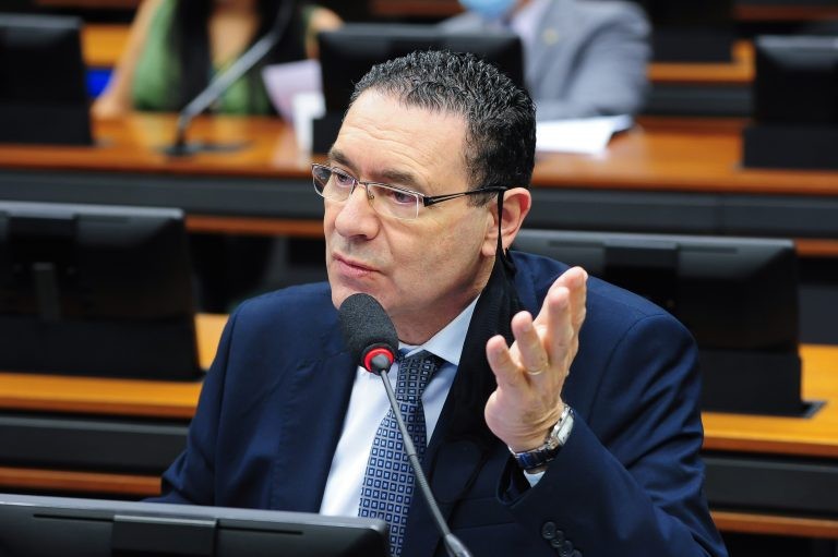 O relator, deputado Vitor Lippi, recomendou a aprovação da proposta - (Foto: Billy Boss/Câmara dos Deputados)