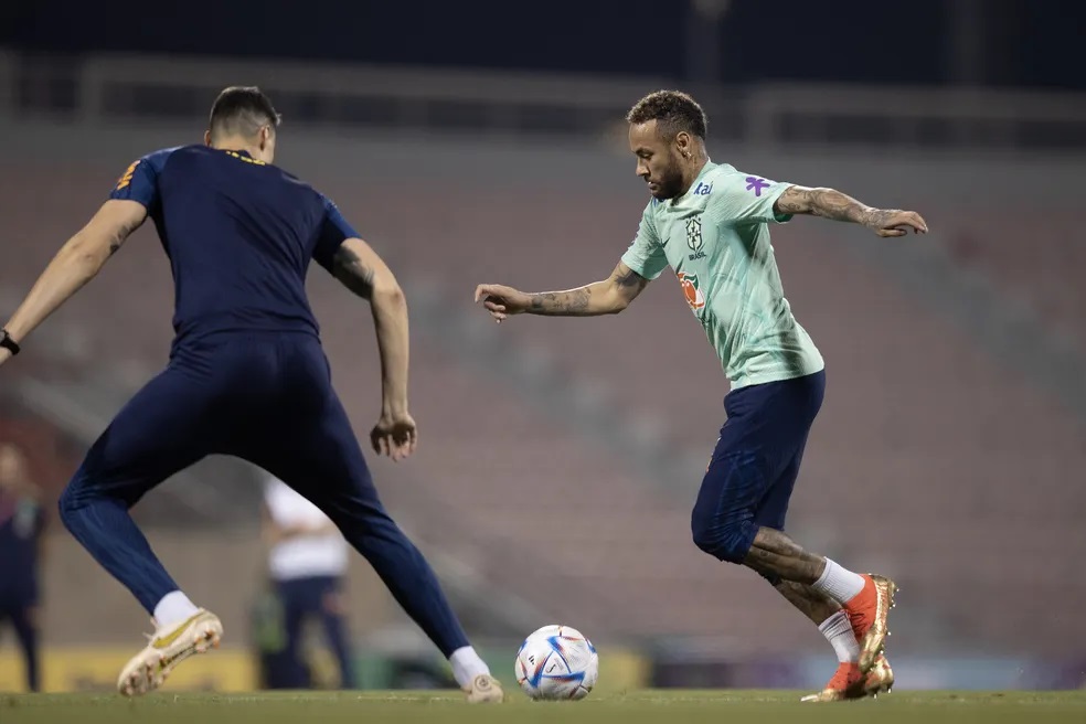 Neymar no treino da seleção brasileira neste sábado — Foto: Lucas Figueiredo/CBF