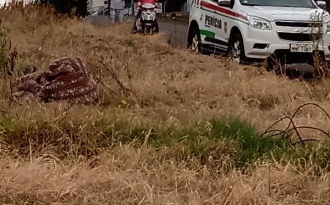 Corpo estava em estado avançado de decomposição (Foto: Polícia Militar/Divulgação)