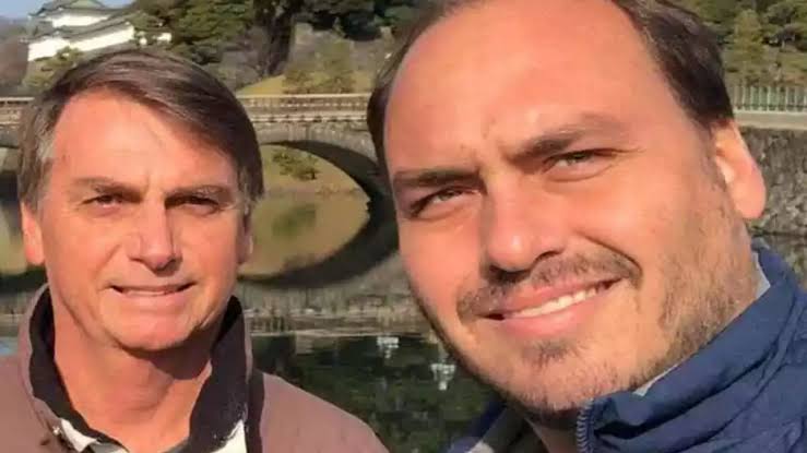 Jair Bolsonaro (PL) e Carlos Bolsonaro (Republicanos) – Reprodução