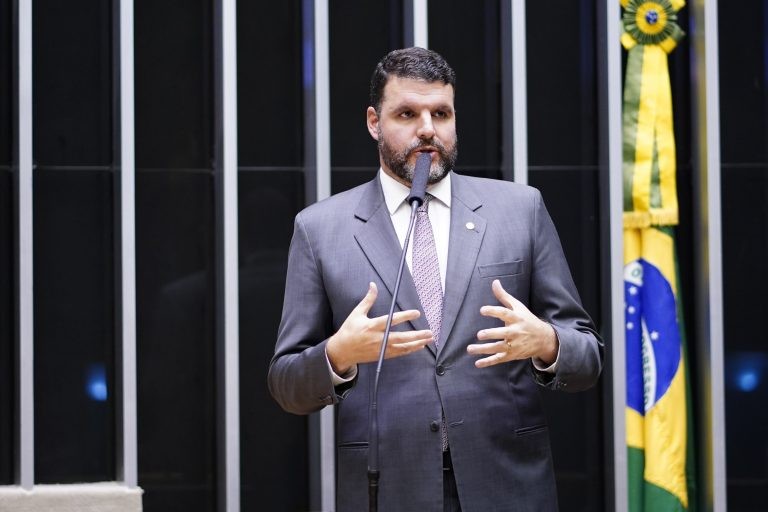 O relator Pedro Lupion recomendou a aprovação da proposta - (Foto: Pablo Valadares /Câmara dos Deputados)
