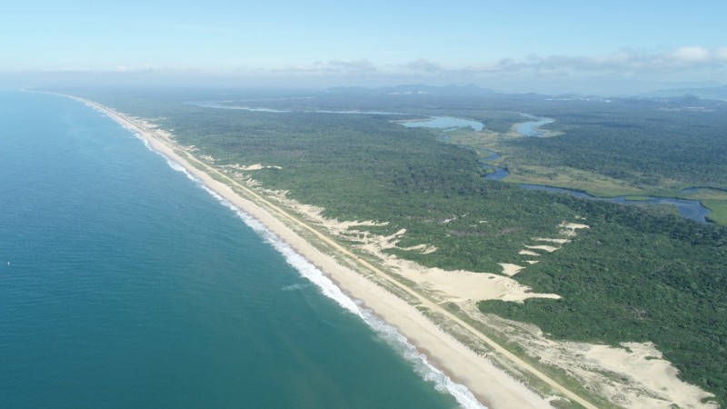 Praia Grande, em Sao Francisco do Sul, Parque Estadual do Acarai - Foto: Adrio Centeno / IMA