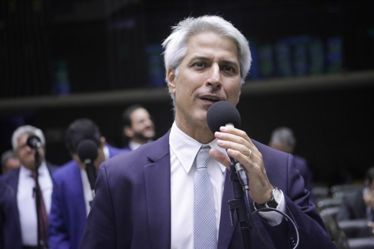 Alessandro Molon: governo coloca em risco funcionamento das universidades - (Foto: Paulo Sérgio/Câmara dos Deputados)