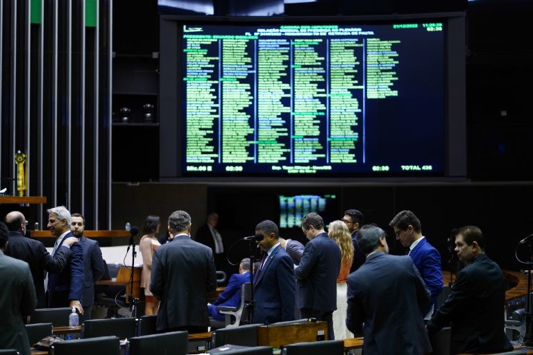 Deputados em sessão do Plenário - (Foto: Pablo Valadares/Câmara dos Deputados)