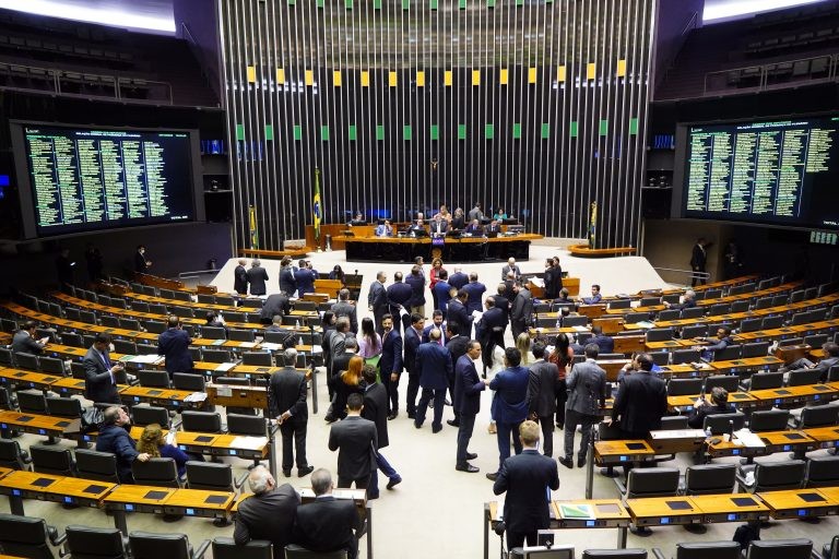 Deputados em sessão do Plenário - (Foto: Pablo Valadares/Câmara dos Deputados)